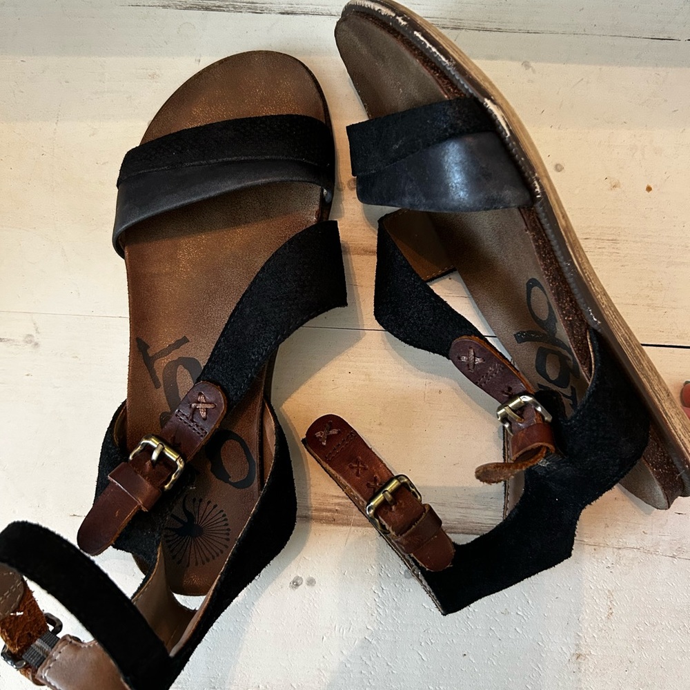 OTBT black sandals